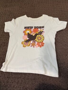 Women’s White Short-Sleeve Graphic Tee with Floral Dove